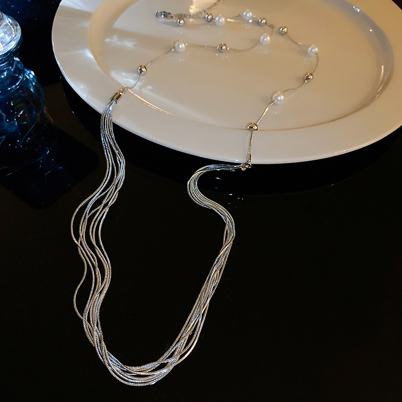 Luz de lujo largo multicapa apilados collar de perlas Otoño e Invierno versátil suéter clavícula cadena nicho de alta calidad accesorios al por mayor