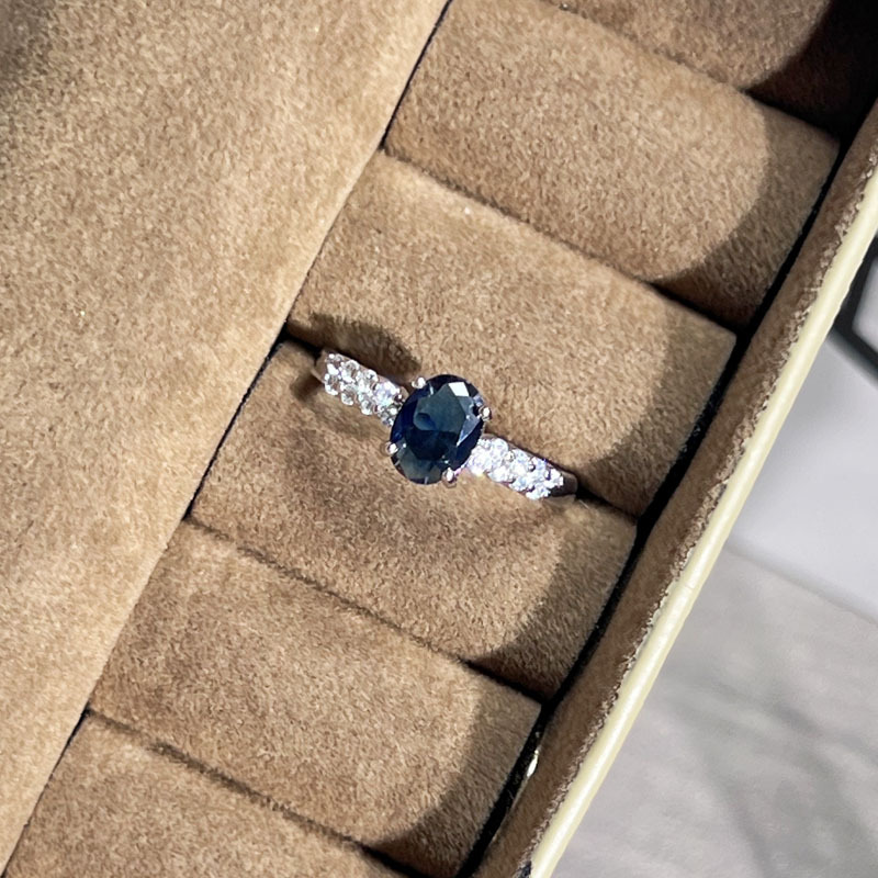 ライトラグジュアリーニッチレトロサファイアジルコンオープンリングレディースコールドスタイルパーソナライズハイエンドシンプルファッション人差し指リング