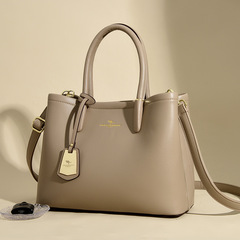 高级感Handbags2025新品レディースショルダーバッグ大容量シングルショルダーバッグレディース百合ママバッグ