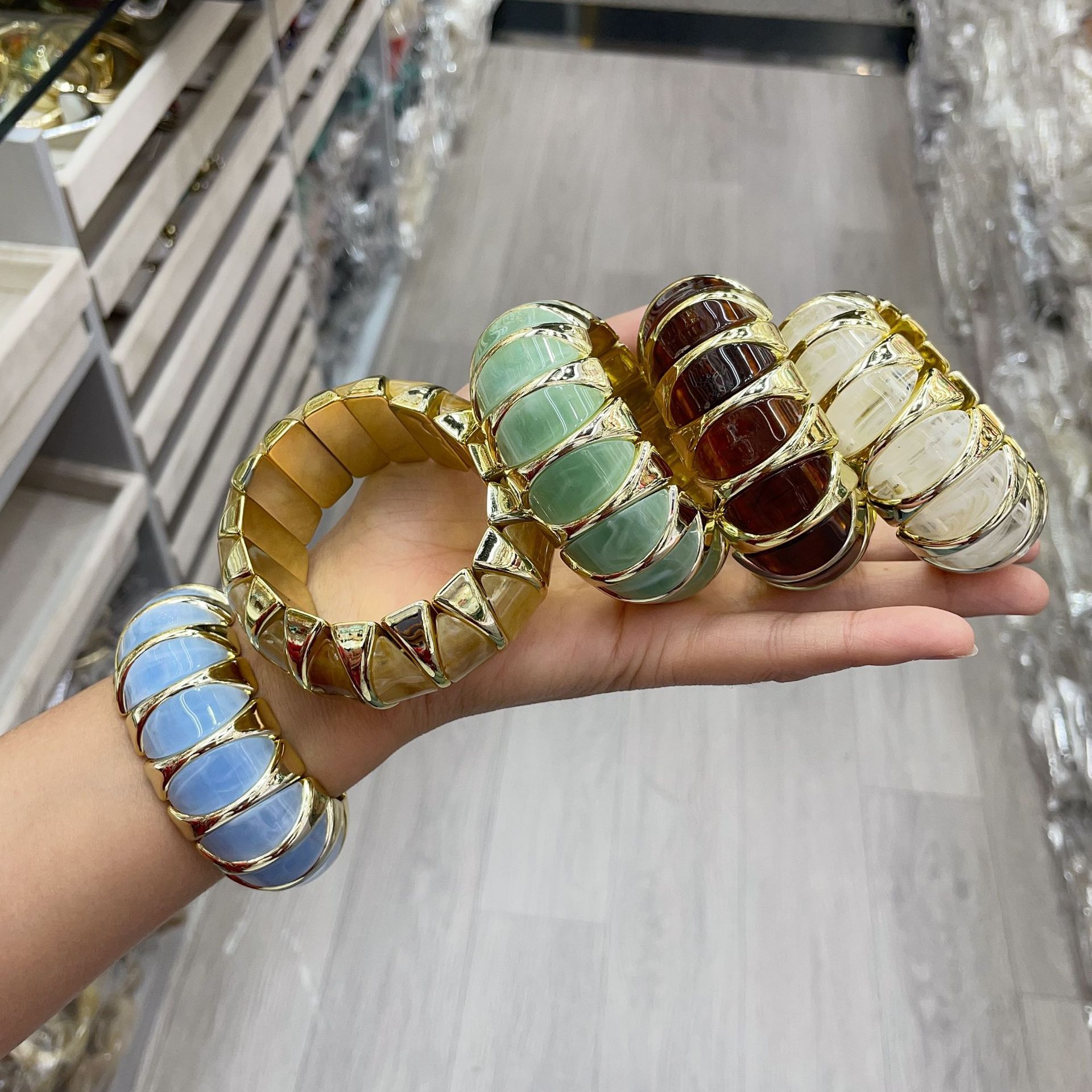 67g Weight Bangle Classification Arylic Chain Material 1 Piece Quantity Holiday, Street Occasion Acrylic Material Geometric Pattern All Seasons Season Women's Gender Retro, Exaggerated Style Retro Exaggerated Geometric Acrylic Bangles Wholesale 2