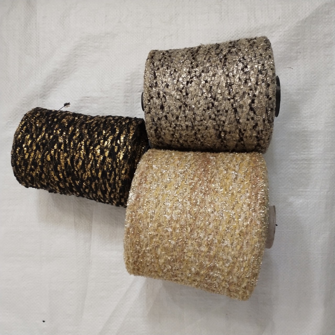 厂家批发金银丝双边牙刷纱蜻蜓纱品牌毛衣特种花式纱网红混纺毛纱