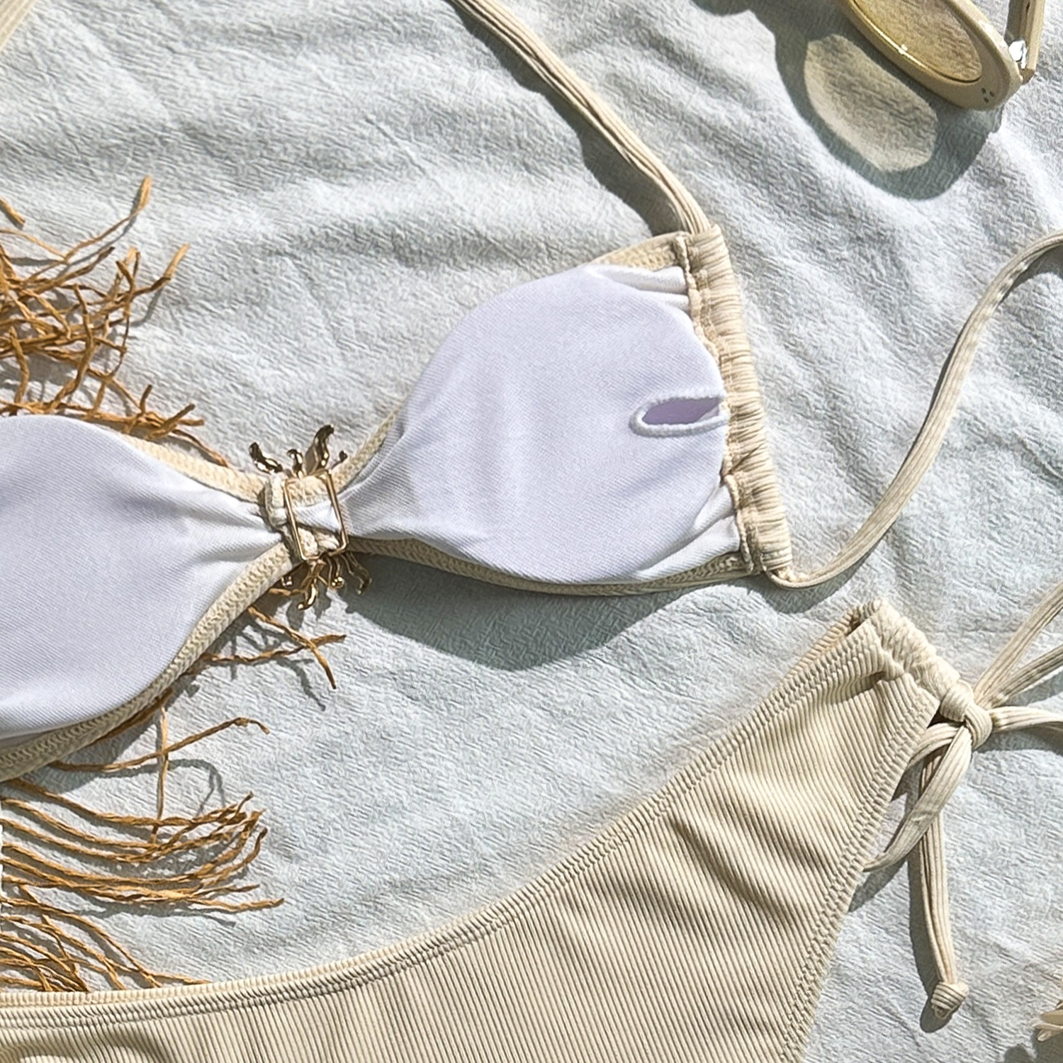 Elegantes, hochgeschnittenes, aprikosenfarbenes Bikini-Set, 3-teilig, sexy und dehnbar, aus weichem Stoff, ideal für Strandurlaub._voghion.com