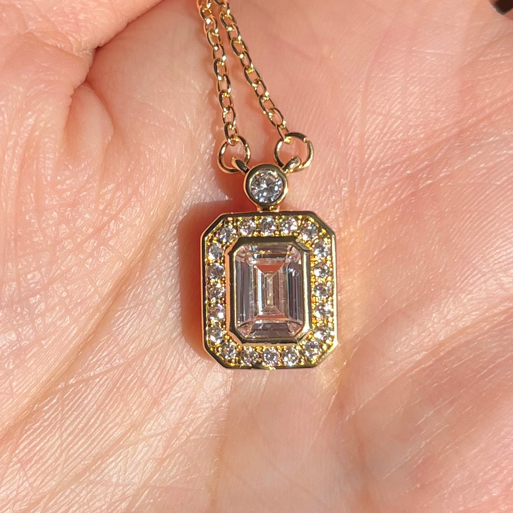 Copper Simple Style Shiny Inlay Rectangle Perfume Bottle Zircon Pendant Necklace display picture 9