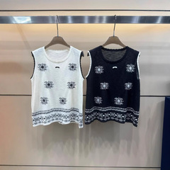 25年夏の新作Xiangjiaロゴ刺繍レトロスタイルニットノースリーブプルオーバーベストゆったり万能レディーストップス