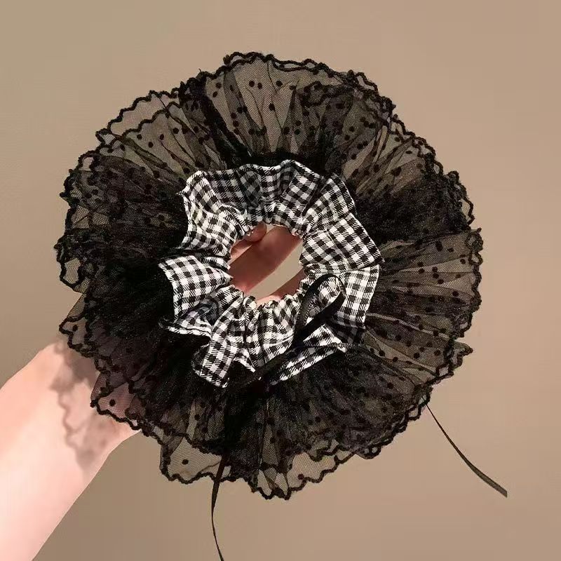 Elegante en stijlvolle scrunchie met kanten stippen voor dames, geschikt voor lage paardenstaarten en knotjes, als haaraccessoire._voghion.com