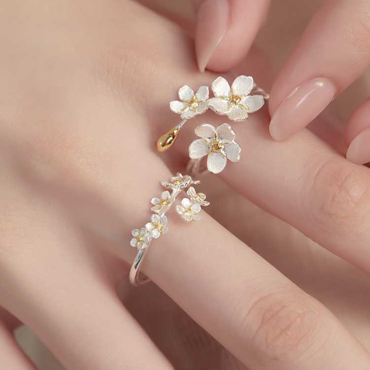 Three dimensional small design brand ring