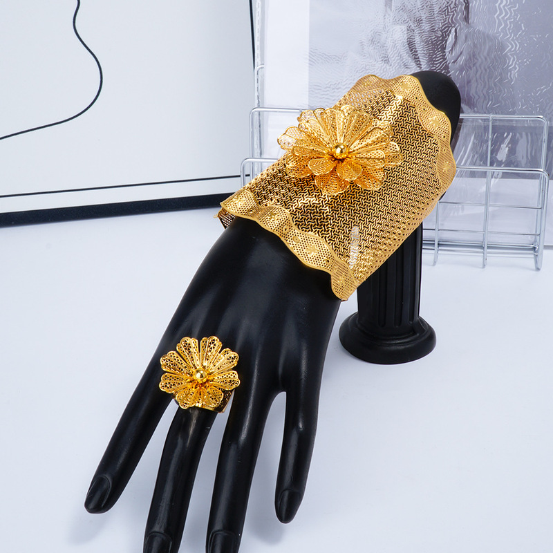 Gold-Plated Flower Bracelet Ring Set Middle Eastern Bride Wedding Light Luxury Fashion Jewelry for Women Gold-Plated Flower Bracelet Ring Set Middle Eastern Bride Wedding Light Luxury Fashion Jewelry for Women