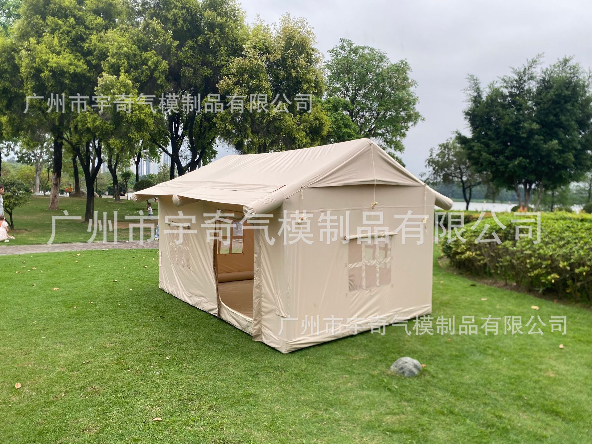 Outdoor Camping Inflatable Tent, No Need to Build, Multi-Person Hotel Portable Outdoor Warm and Rainproof Travel Inflatable Tent