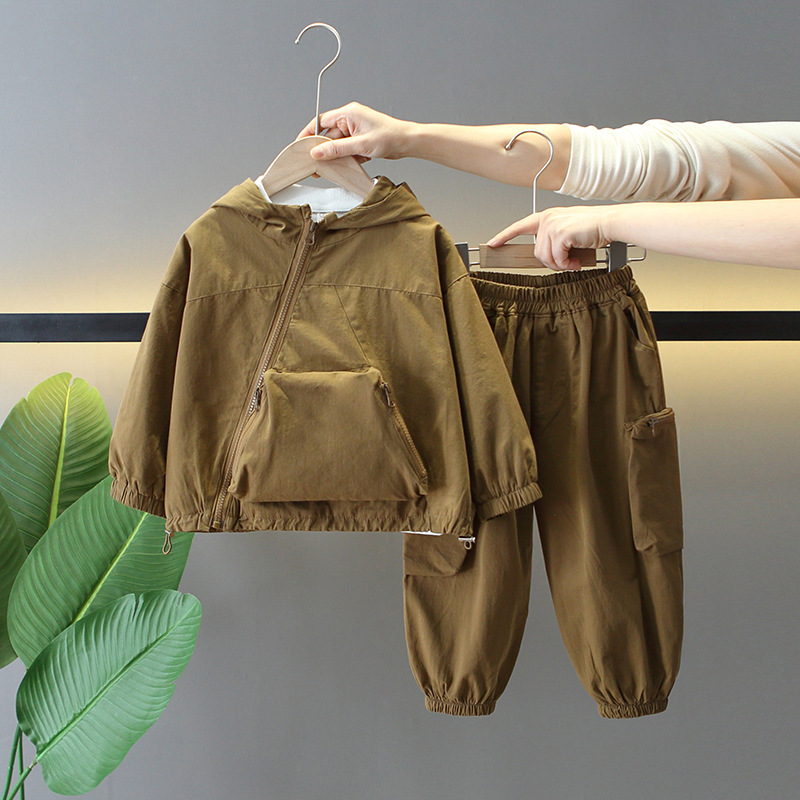 6129 Traje de primavera y otoño para niños 2025 nuevo estilo fresco y guapo primavera versión coreana de tres piezas bebé frita calle guapos ropa de trabajo marea