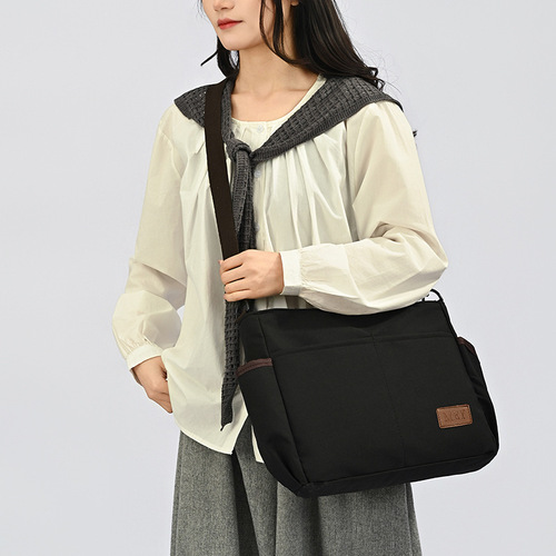Commuter bag for women, 2026 new fashionable casual large-capacity underarm bag, portable Tote bag, simple
