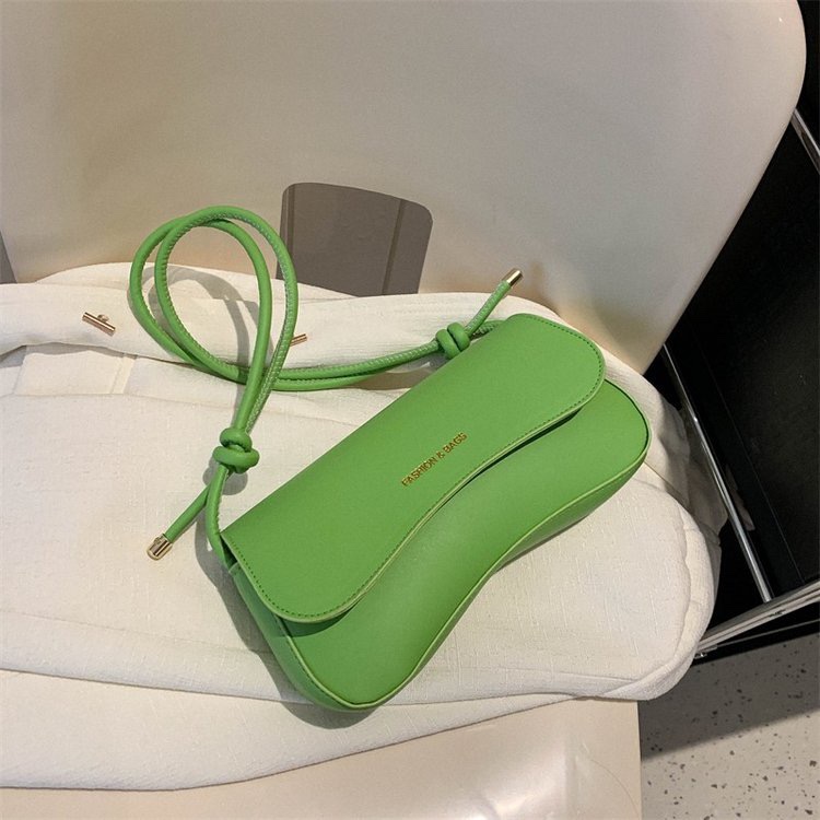 Bolso de diseño de nicho para mujeres 2024 verano nueva moda moda popular mochila de hombro bolso de hombro de viaje casual bolso de brazo