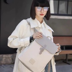 スウェーデンのファッションブランドの北欧スタイルのファッションファッションの新商品のリュックサックの大容量のパソコンは男女の学生のカバンを包みます。