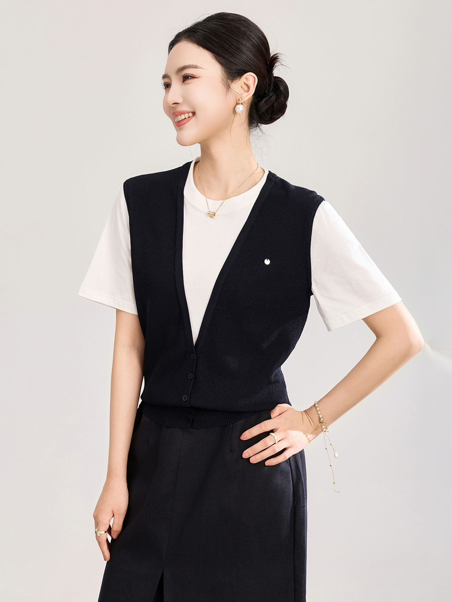 Áo thun dệt kim tay ngắn cổ tròn chất liệu Tencel siêu mịn — màu xanh navy