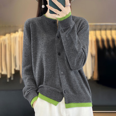 丸襟の衝突色の小さい大衆の設計の金の女性の100純のウールのカーディガンの単列の多いボタンの甘くて優しい風のコートの潮