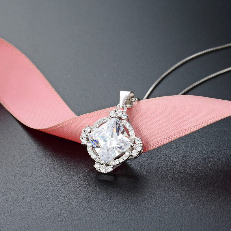 925 plata esterlina alta sensación de collar de cuatro hojas mujeres lujo ligero estilo europeo y americano transfronterizo incrustado colgante zircon cadena clavícula