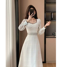 法式方领白色蕾丝连衣裙早秋穿搭新款女装长袖高级感度假气质长裙