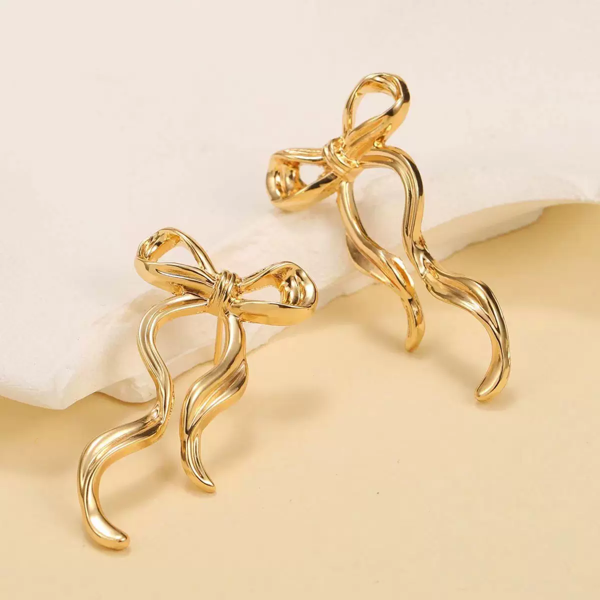 跨境时尚飘带蝴蝶结耳钉可爱甜美不规则耳环红色喷漆丝带耳饰批发