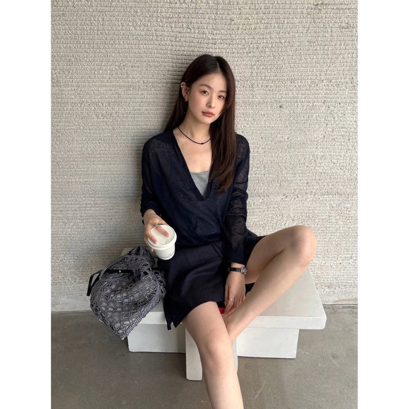 Han Xun Elegant and Sophisticated Deep V Semi-Open Front Textured See-Through Knit Polo Blouse 2026 Summer Collection 26459