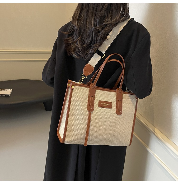 A new 2024 popular and versatile crossbody bag for women's commuting, a stylish tote bag undefined