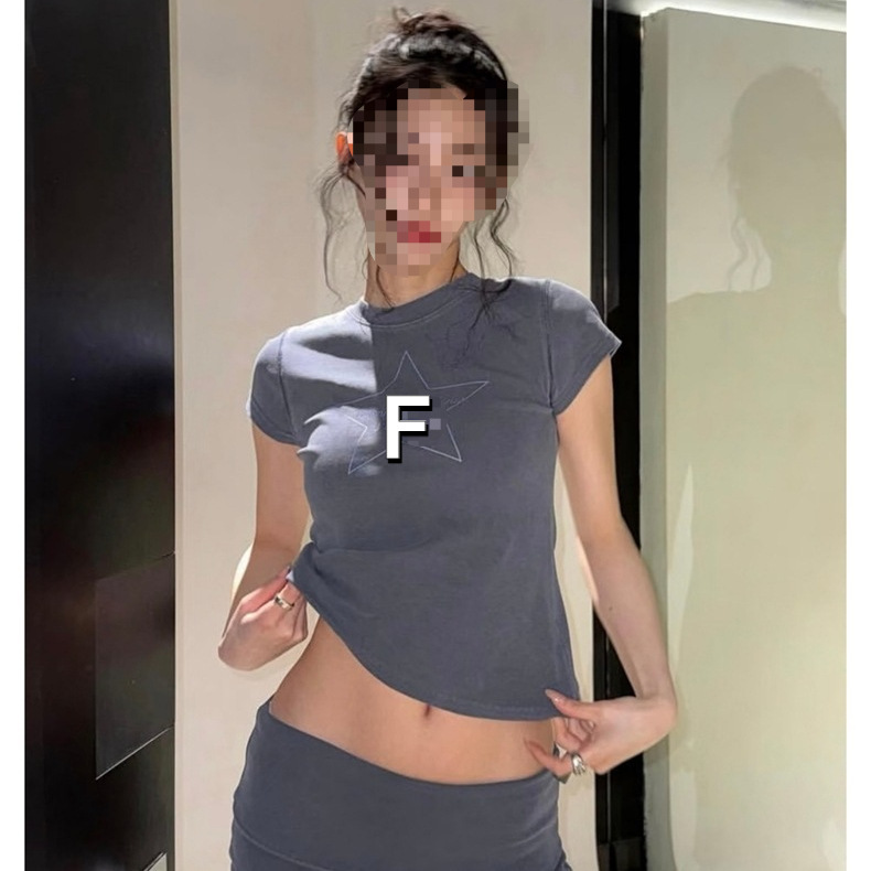 Korean-style star and letter print short-sleeve set for women, featuring a fitted, cropped T-shirt with a regular shoulder design and low-waist culottes, a casual two-piece outfit Korean-style star and letter print short-sleeve set for women, featuring a fitted, cropped T-shirt with a regular shoulder design and low-waist culottes, a casual two-piece outfit