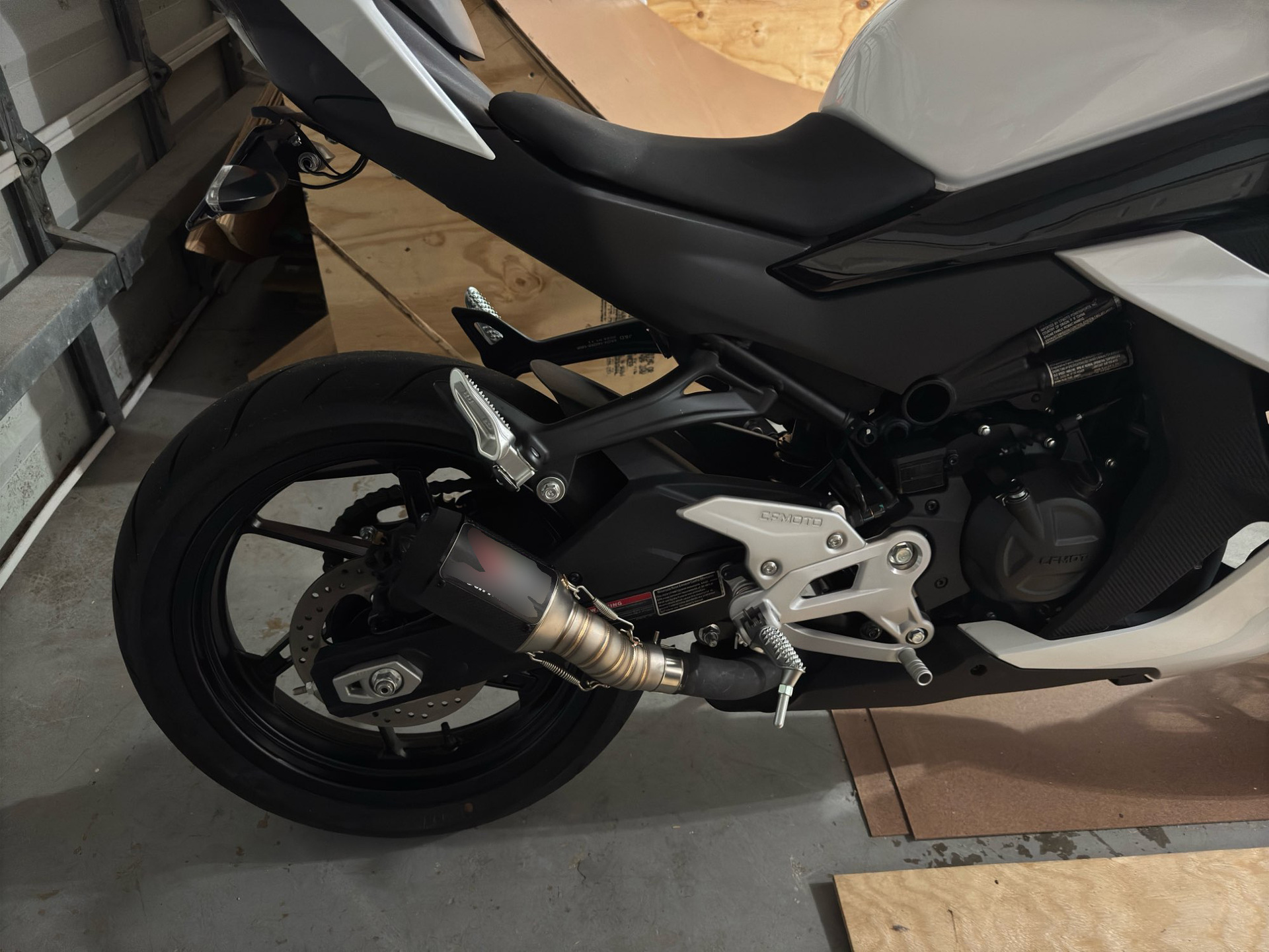Suitable for CFMOTO 450SR/NK, this is a modified mid-section and tail-section exhaust pipe set, including the front section
