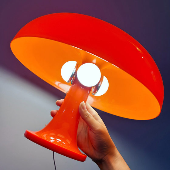 Cross-border Explosion Desk Lamp Italian Designer Modern Cream Bedroom Bedside Lamp Mushroom Night Light Source Manufacturer