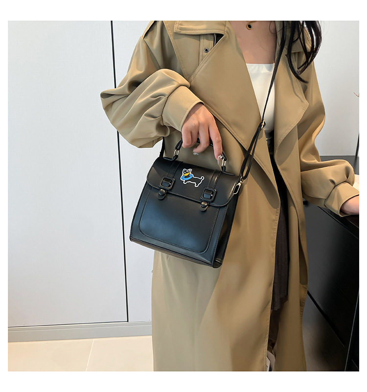 A new 2024 French retro backpack for women, a trendy and versatile single-shoulder bag with a large capacity for commuting undefined