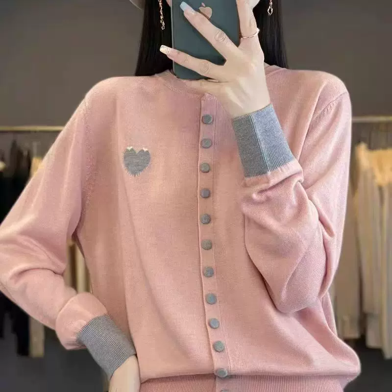 羊绒圆领撞色拼接爱心刺绣毛衣开衫女春秋设计感显瘦针织外套上衣
