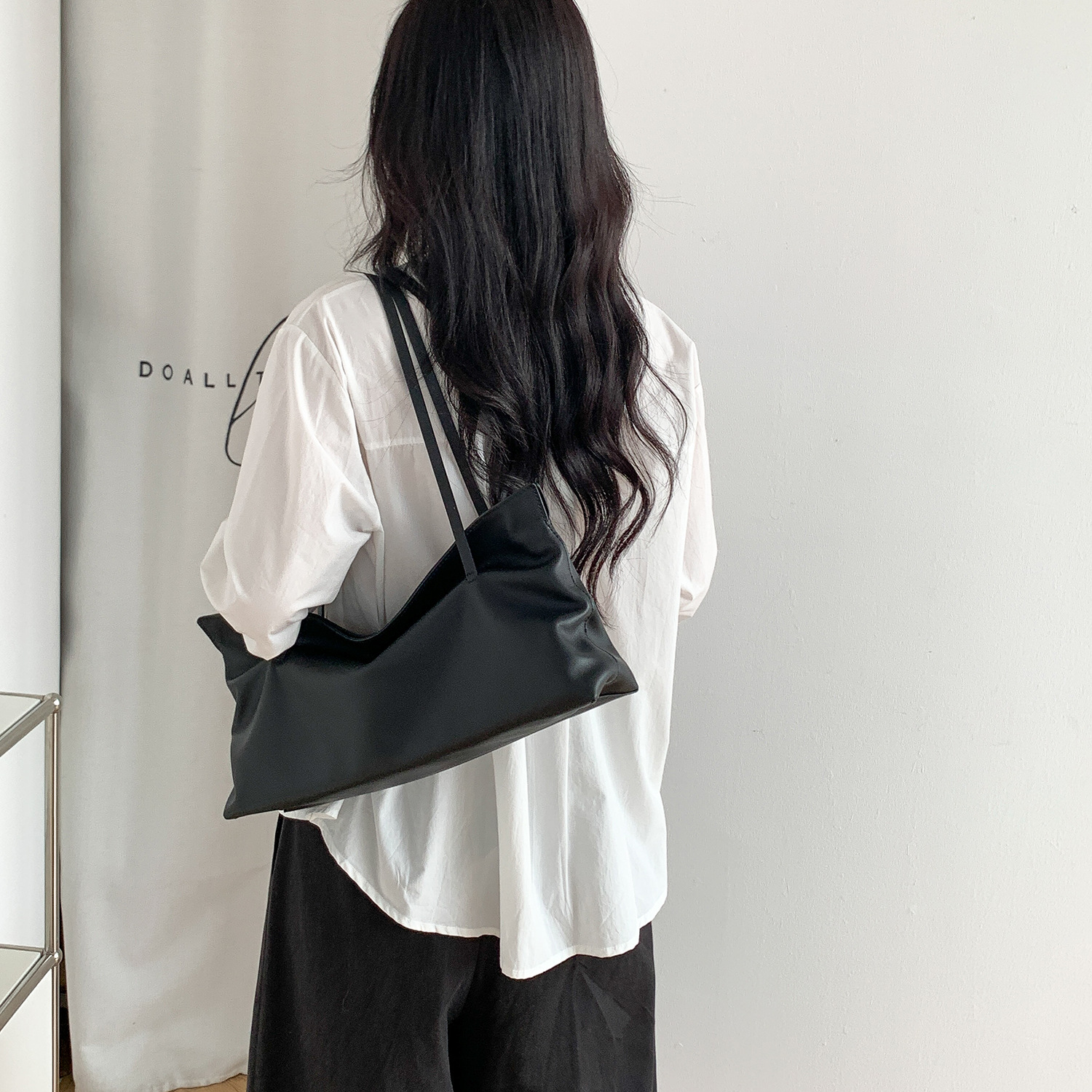 Genuine leather women's shoulder bag, Korean style niche design, large-capacity commuter tote bag, new high-end versatile underarm bag