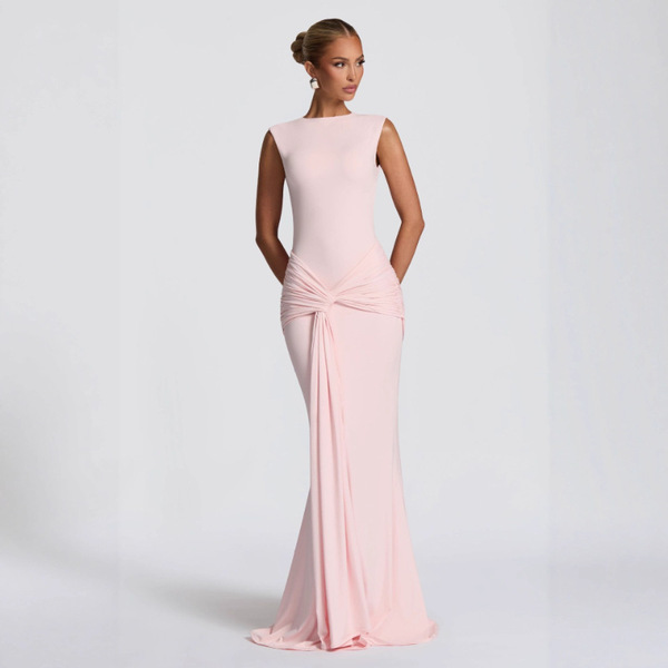 autumn fashionable dress with a round collar sleevless