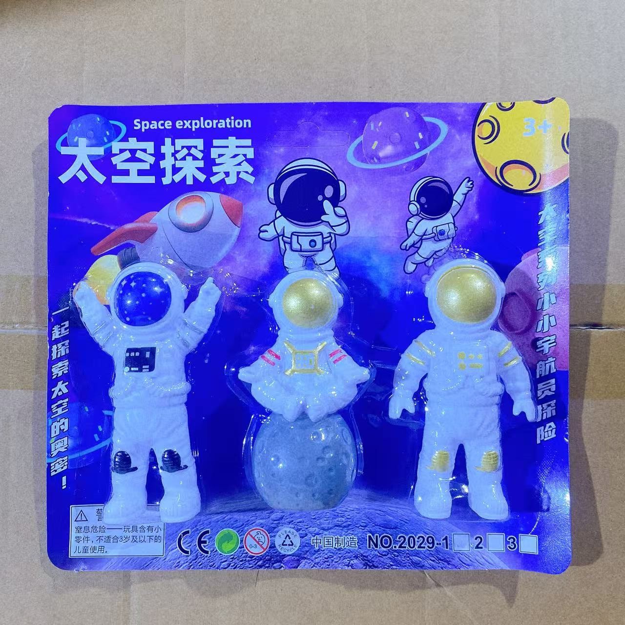 Juguetes modelo infantil astronautas muñecas de dibujos animados paquetes de combinación de hogares puzzle personajes 2 yuanes grandes almacenes al por mayor