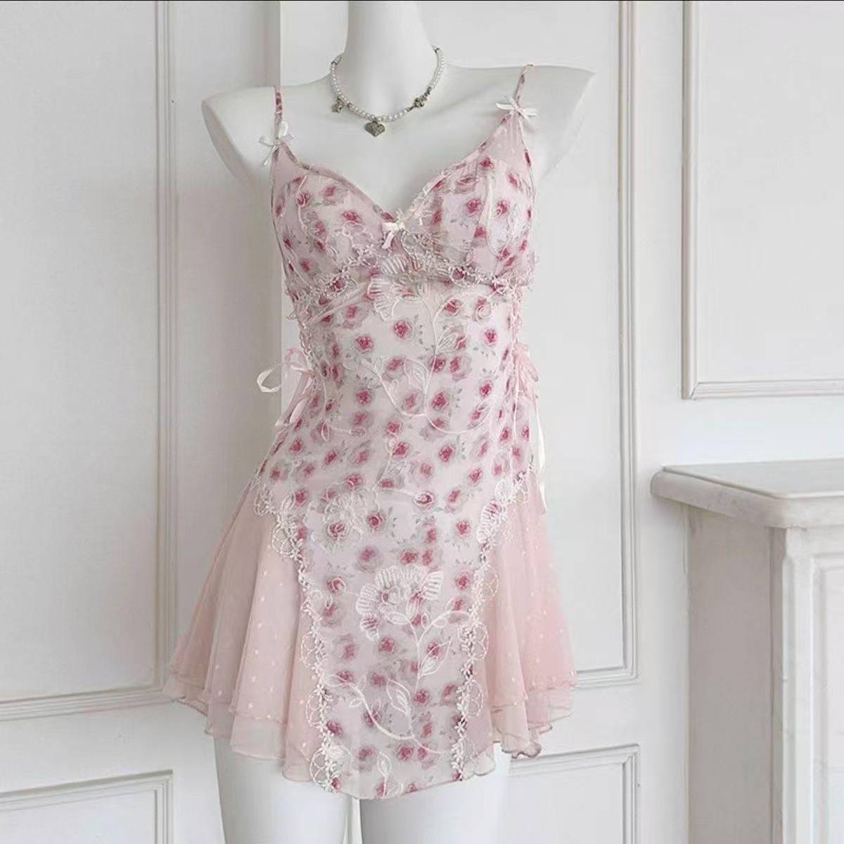 Lace Camisole Nightdress with Chest Pad, Ice-Silk Feel Polyester Slip Loungewear — detail image 5