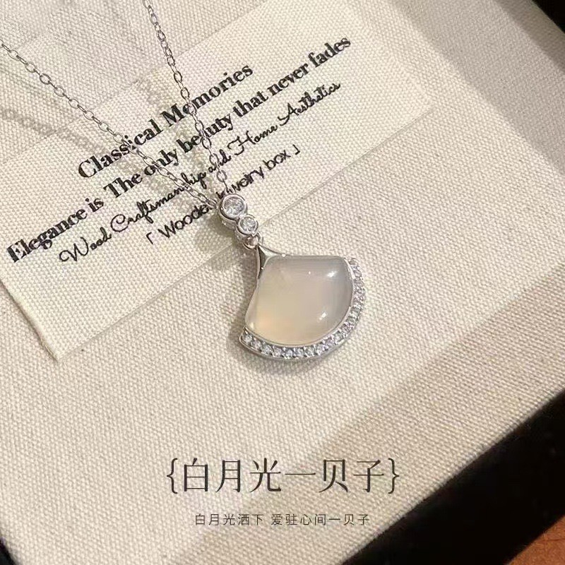 新しい中国風の扇形の白カルセドニーネックレス、女性用、国民的ファッション、ハイエンド、小紅書と同じスタイルの鎖骨チェーン|undefined
