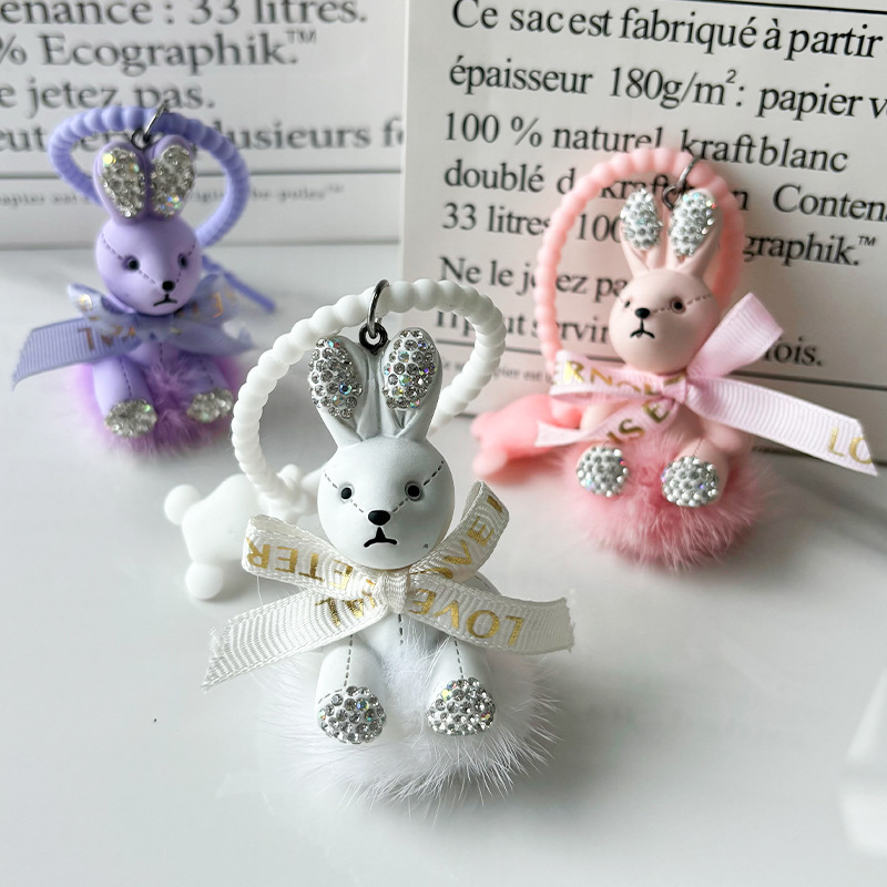 Colgante pequeño conejo llavero de automóvil arco colgante de pelo de visón delicada máquina de garra de dibujos animados pequeño colgante de regalo