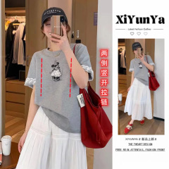授乳服の外出は辛いです。夏はレースを合わせて半袖の授乳tシャツの上着のA字のスカートのスーツをつなぎます。