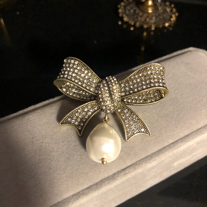 Qingdao Middle Ancient Jewelry Brooch Old Gold Vintage Corsage Bow Set Gem Diamond Water Drop Pearl Drop Pin Women
