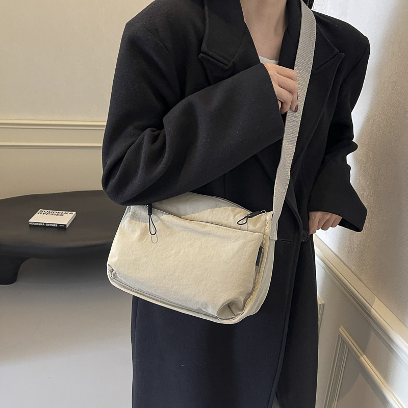 One-Shoulder Crossbody Bag for Women 2025 New Large-Capacity High-End Ultra-Light Waterproof Niche Design Fashion Backpack Bag