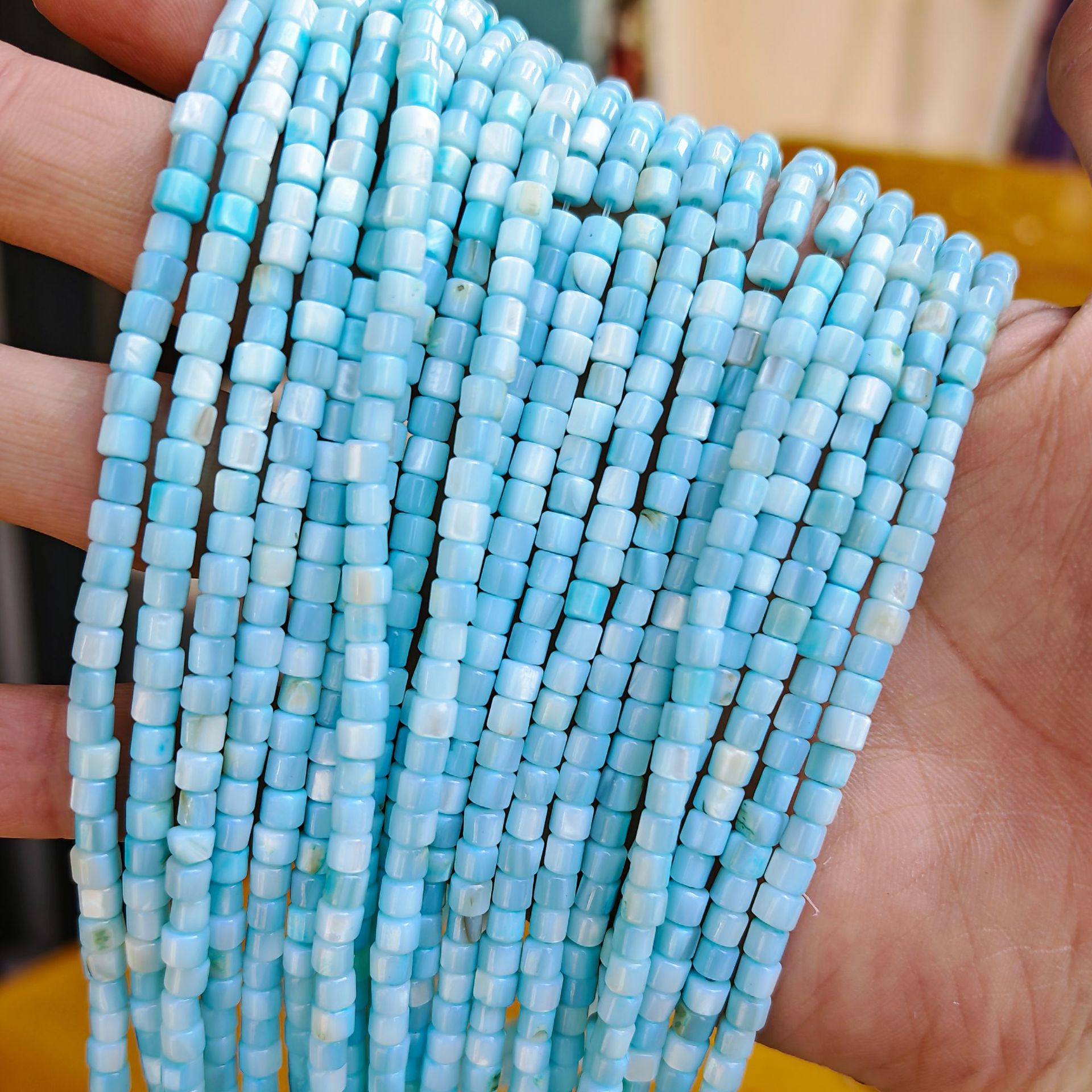 Bebé de agua dulce-azul claro