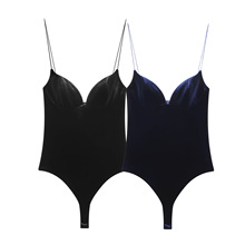 �羳�W��Ů�b���uͨ����r�����e�Ը��@�����Z�q�����B�w��