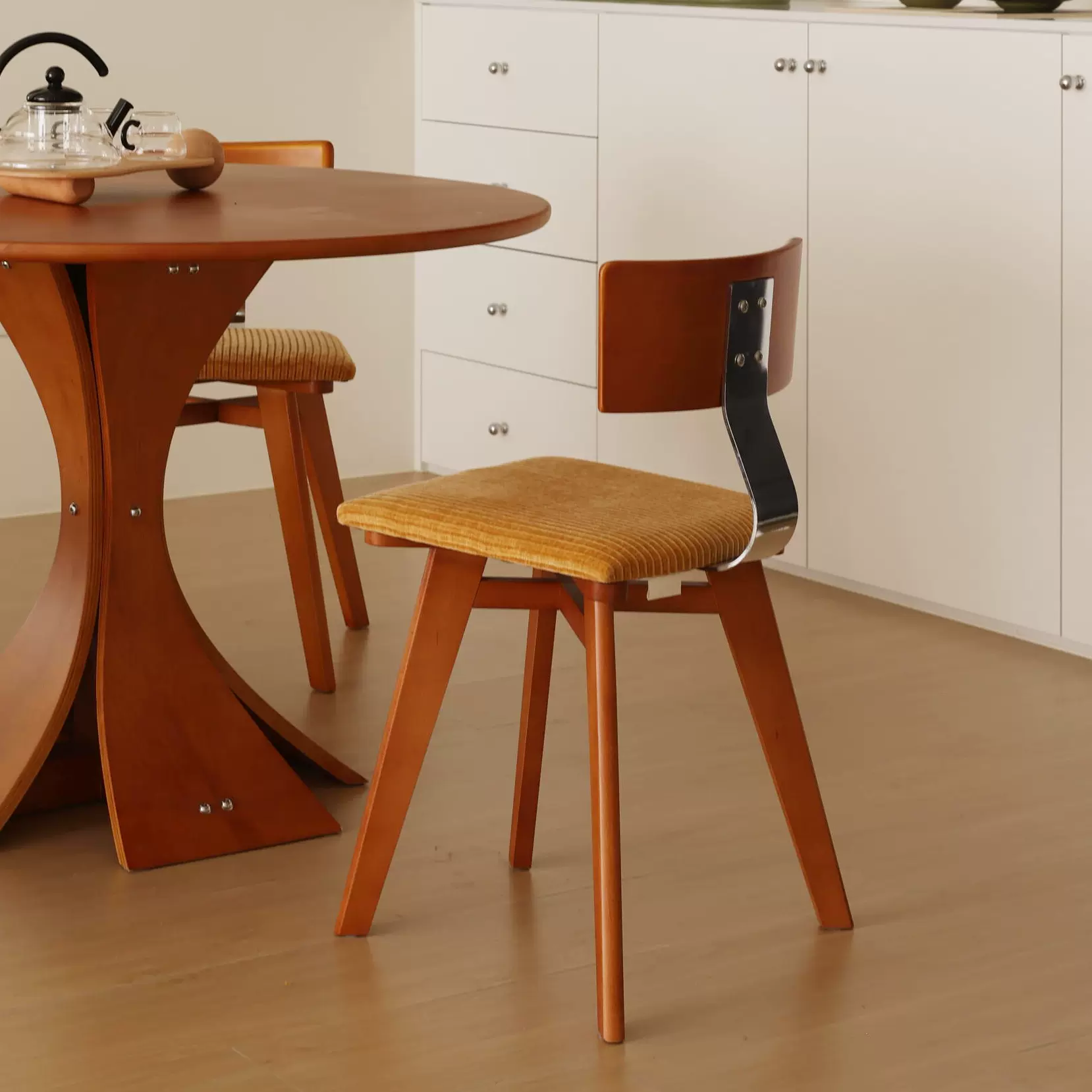 中古餐椅北欧实木靠背餐桌椅侘寂风凳子设计师高级感法式复古椅子