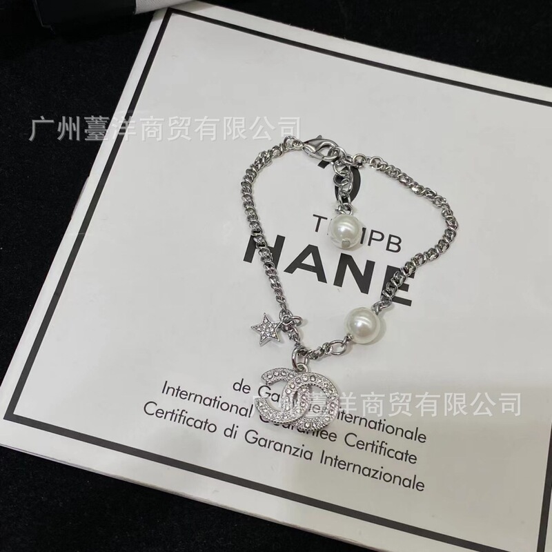 High-quality replica Chanel double C diamond-studded star pearl bracelet for women, sweet and fashionable bracelet, wholesale and dropshipping High-quality replica Chanel double C diamond-studded star pearl bracelet for women, sweet and fashionable bracelet, wholesale and dropshipping