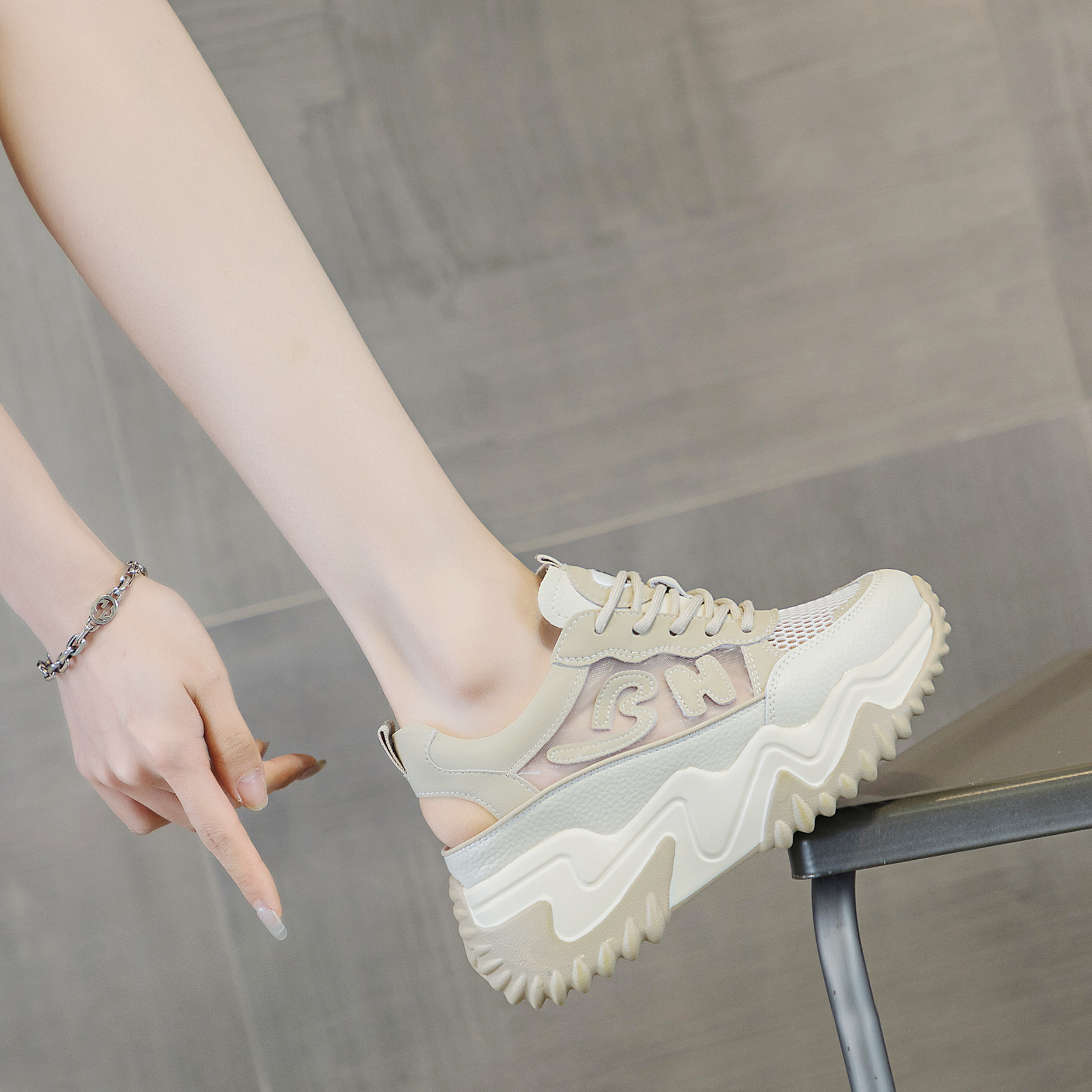 时尚透气新款厚底增高小白鞋低帮休闲女凉鞋韩版系带运动网鞋