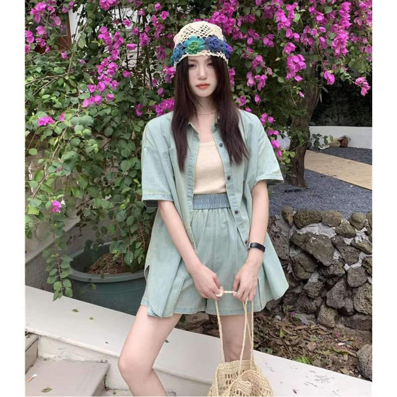 気品がだるくて、新しい夏のデザイン感のあるデニムシャツを着ています。|undefined