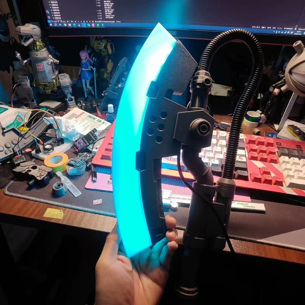 热能斧高达扎古可伸缩热能斧感应变色发光斧头武器炫酷
