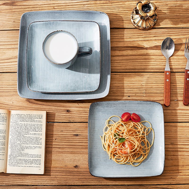 Placa de cerámica de estilo japonés creativo simple en forma de hogar a rayas plato vajilla placa cuadrada placa oscilante Placa de carne occidental