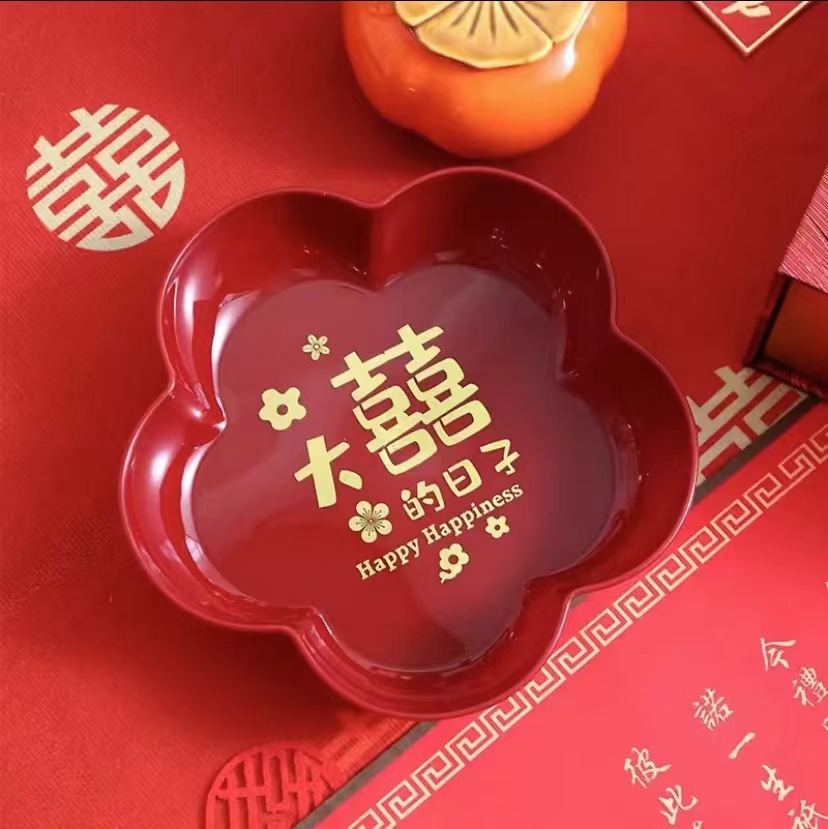 Wedding fruit platter, red candy tray for living room use&mdash;elegant and luxurious wedding essentials for every occasion.