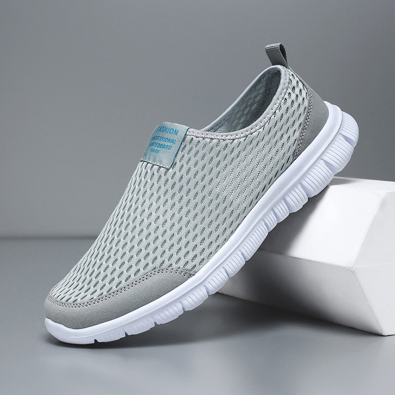 Primavera y verano zapatos casuales de tela de malla para hombres, zapatos de deporte transpirables de tamaño grande para hombres de mediana edad, zapatos ligeros de un solo pie