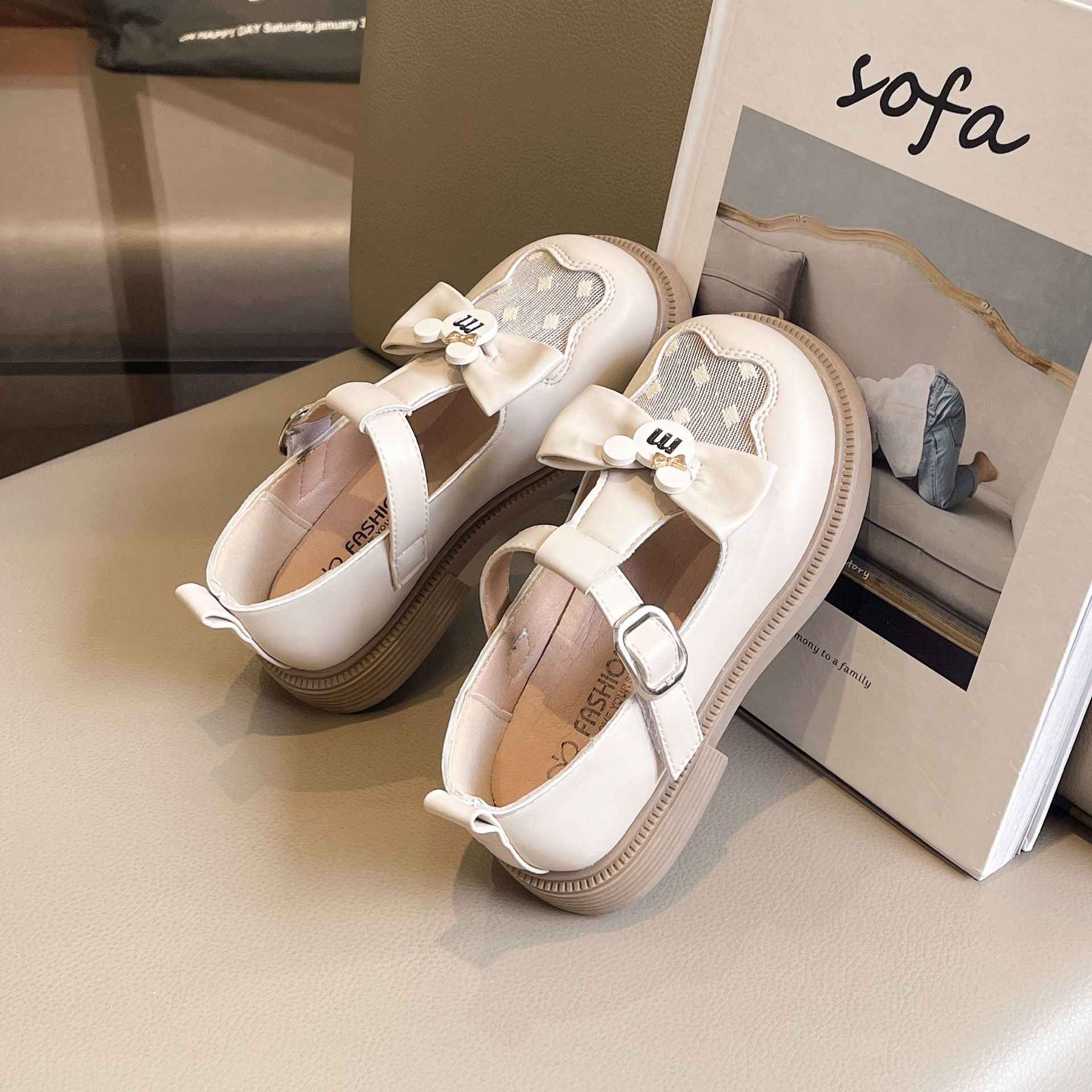 Zapatos de cuero de niñas 2025 verano nuevo zapato de arco para niños zapatos de princesa zapatos de malla transpirables zapatos de moda image 4