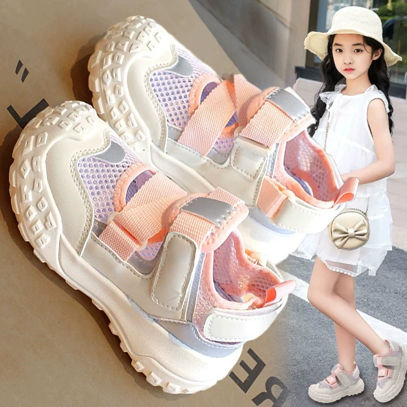 Детские сандалии для девочек с закрытым носком, ажурные спортивные сетчатые туфли, новинка лета 2025, сандалии для девочек среднего и большого размера, сетчатые пляжные туфли.