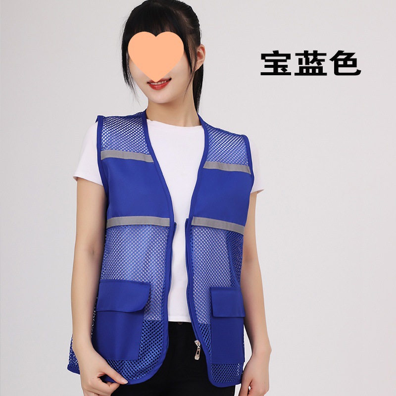 El L - 170 pesa menos de 120 kilogramos - azul oscuro